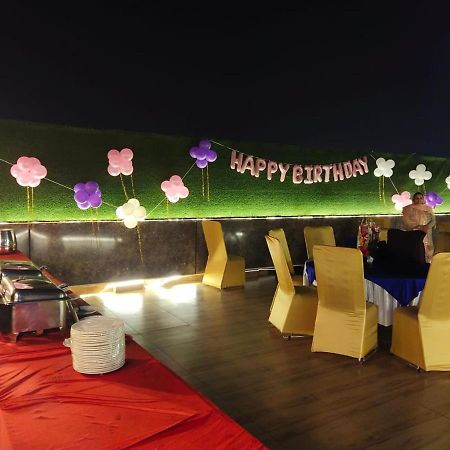 Airport Hotel Bollywood Paradise New Delhi Exterior foto