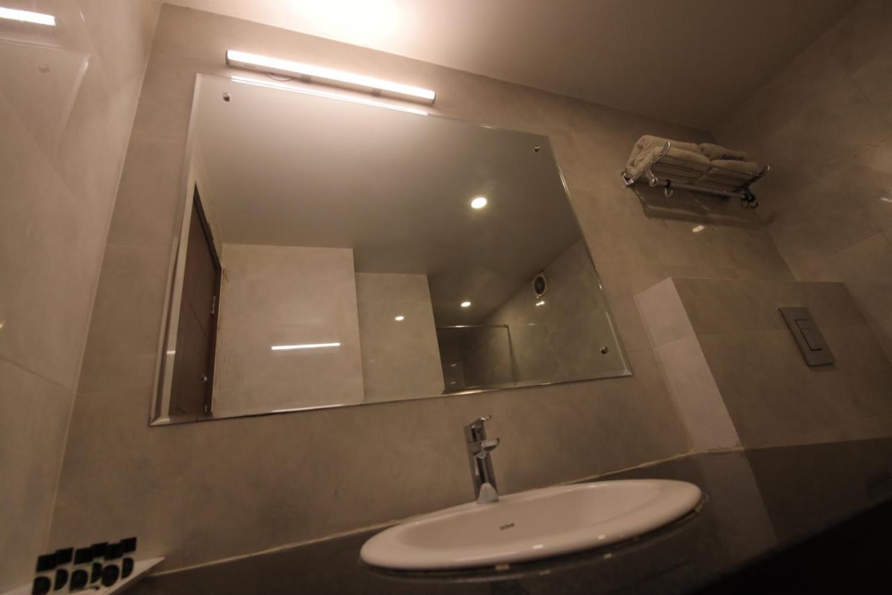 Airport Hotel Bollywood Paradise New Delhi Exterior foto