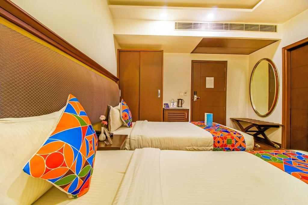 Airport Hotel Bollywood Paradise New Delhi Exterior foto